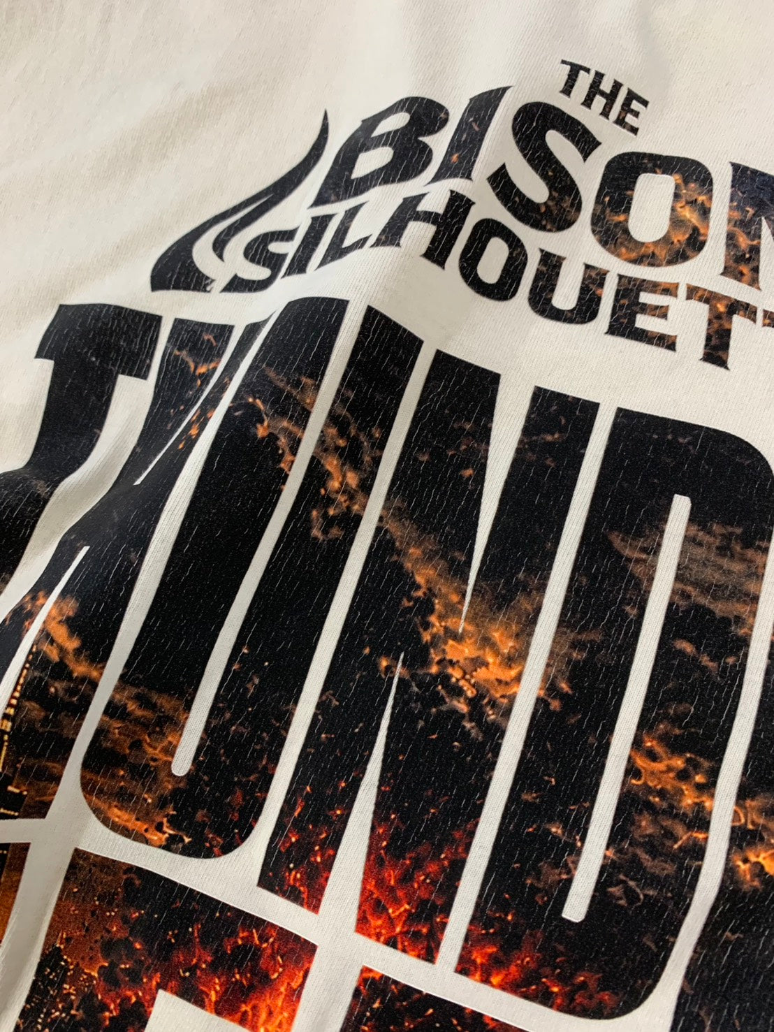 
                  
                    THE BISON SILHOUETTE “THUNDER HERD” WHITE
                  
                